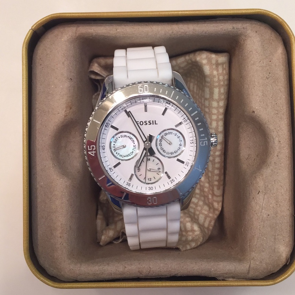 Women’s white Fossil Watch silicone band